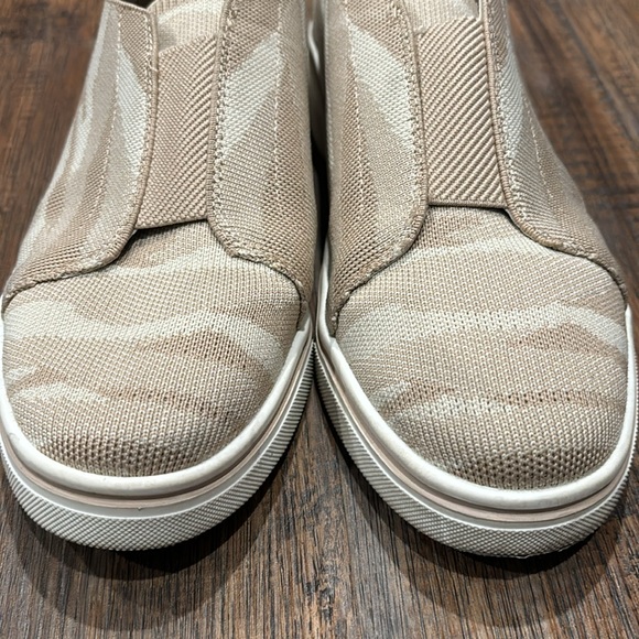 MIA sand camo tennis shoes - Picture 2 of 5